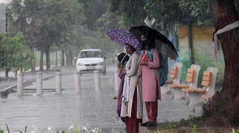 மேற்குத் தொடர்ச்சி மலை மாவட்ட பகுதிகளில் 2 நாட்களுக்கு கனமழை பெய்ய வாய்ப்பு - வானிலை ஆய்வு மையம் தகவல்
