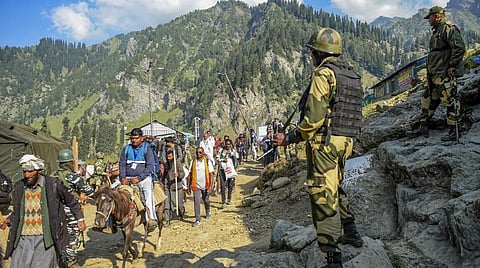 அமர்நாத் யாத்திரை பாதைக்கு அருகில் குல்காமில் நடந்த என்கவுன்ட்டரில் 2 லஷ்கர் தீவிரவாதிகள் உயிரிழப்பு