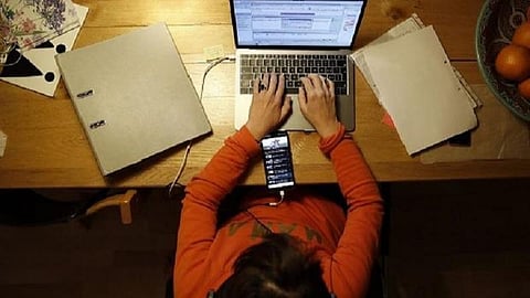 கொஞ்சம் வீடு... கொஞ்சம் ஆஃபீஸ்... - ‘ஹைப்ரிட் ஒர்க்’ வரமா, சாபமா?