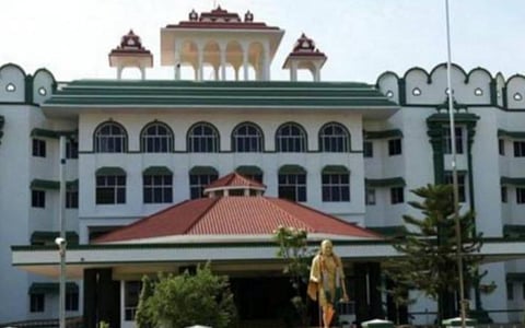 கீழமை நீதிமன்ற உத்தரவுகளை வலைதளத்தில் பதிவேற்ற வேண்டும் - உயர் நீதிமன்றம் உத்தரவு