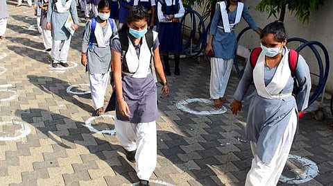 கற்றல் இடைவெளியைக் குறைக்க சமூக இடைவெளி முக்கியம்!