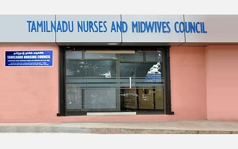 தமிழகத்தில் போலியான நர்சிங் படிப்புகள்: செவிலியர் குழுமும் எச்சரிக்கை