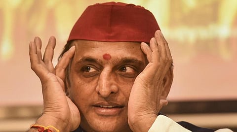 அகிலேஷ் யாதவ் மீது உ.பி. போலீஸில் தேசிய மகளிர் ஆணையம் புகார்