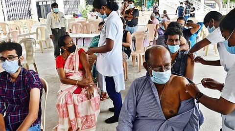 தமிழகம் முழுவதும் 10-ம் தேதி 1 லட்சம் இடங்களில் மெகா தடுப்பூசி முகாம்