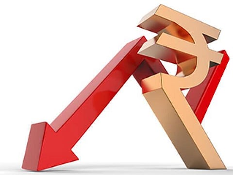 வர்த்தகப் பற்றாக்குறை உயர்வு எதிரொலி: ரூபாய் மதிப்பு 82 ஆக சரியும்?