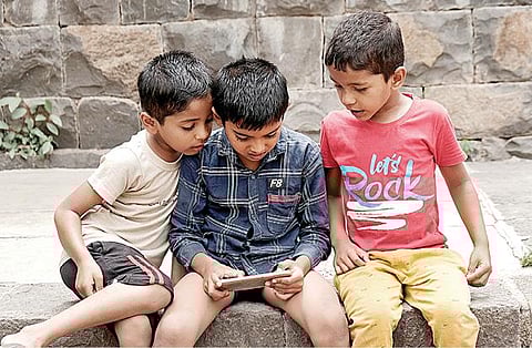 செல்போனுக்கு குழந்தைகள் ‘குட்பை?’ - சாத்தியம் என்கிறார் குழந்தை இலக்கிய படைப்பாளி தேவி நாச்சியப்பன்