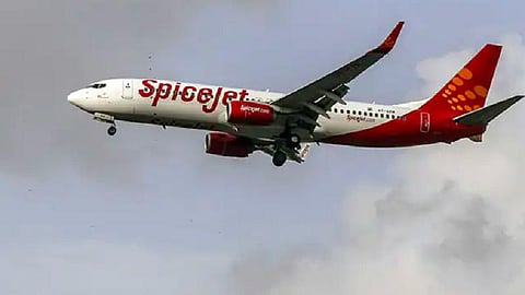 8 நாட்களில் 18 சம்பவங்கள்: ஸ்பைஸ் ஜெட் விமான நிறுவனத்திற்கு டிஜிசிஏ நோட்டீஸ்