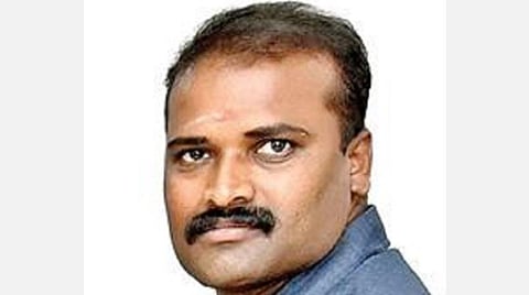 தனிப்பிரிவு தலைமை காவலர் விஜய்.