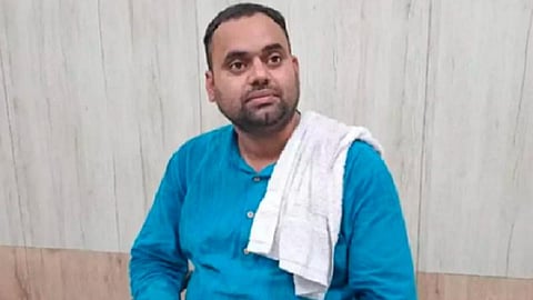 உதவிப் பேராசிரியர் லல்லன் குமார்.