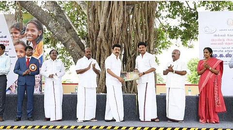 ‘இல்லம் தேடிக் கல்வி’ திட்ட 2 லட்சமாவது மையம்: தி.மலையில் முதல்வர் ஸ்டாலின் தொடங்கி வைத்தார்