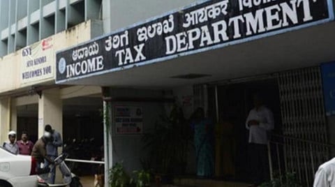 கோவையில் அதிமுக பிரமுகர் தொடர்புடைய இடங்களில் 3-வது நாளாக வருமான வரித் துறையினர் சோதனை