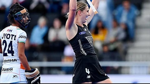 2022 மகளிர் ஹாக்கி உலகக் கோப்பை | நியூசி.க்கு எதிராக தோல்வி; கிராஸ்-ஓவரில் ஸ்பெயினை எதிர்கொள்கிறது இந்தியா