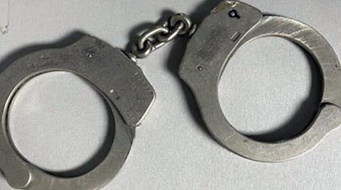 சென்னை | தாழிடப்பட்ட கதவை ஜன்னல் வழியே திறந்து திருட்டு; இளைஞர் கைது: 20 பவுன் நகைகள் பறிமுதல்