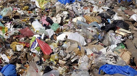 சென்னை: பொது இடங்களில் குப்பை கொட்டியோர், போஸ்டர் ஒட்டியோரிடம் 15 நாட்களில் ரூ.15 லட்சம் அபராதம் வசூல்