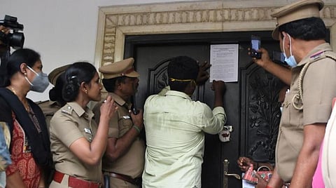 அதிமுக அலுவலகத்திற்கு வைக்கப்பட்ட சீலை அகற்றக் கோரி ஓபிஎஸ் தரப்பிலும் முறையீடு