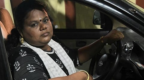 உபர் ஓட்டூநர் டு அரசு ஓட்டுநர் - சிஎம்டிஏவின் முதல் பெண் ஓட்டுநர் இந்து பிரியா!