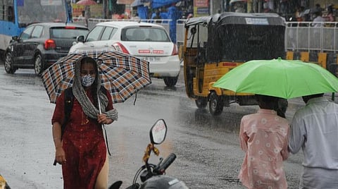 தெலங்கானாவில் பலத்த மழை: பள்ளிகளுக்கு 3 நாட்கள் விடுமுறை