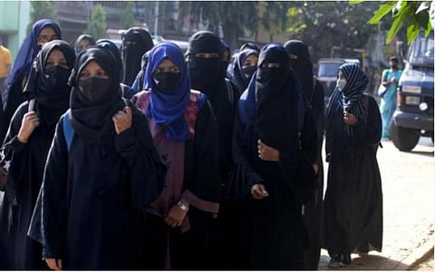 ஹிஜாப் தடைக்கு எதிரான வழக்கை விசாரிக்க உச்ச நீதிமன்றம் ஒப்புதல்