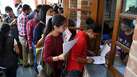 சிபிஎஸ்இ பொதுத்தேர்வு முடிவு வெளியீட்டில் தாமதம் | இளநிலை படிப்புகளுக்கு விண்ணப்பிக்க மாணவர்களுக்கு அவகாசம் தரவேண்டும் - யுஜிசி