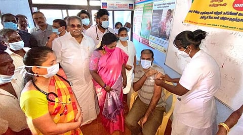 ஆளுநர் தமிழிசை சவுந்தரராஜன் புதுச்சேரி லாஸ்பேட்டை ஆரம்ப சுகாதார நிலையத்தில் கரோனா பூஸ்டர் தடுப்பூசி போடும் பணிகளை தொடங்கி வைத்தார்.