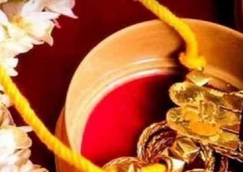 தாலியை கழட்டிவைப்பது கணவருக்கு மன உளைச்சலைத் தரும்: விவகாரத்து வழக்கில் சென்னை ஐகோர்ட் கருத்து