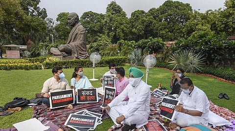 நாடாளுமன்ற வளாகத்தில் போராட்டம் நடத்த தடை - மாநிலங்களவையின் சுற்றறிக்கையால் மீண்டும் சர்ச்சை