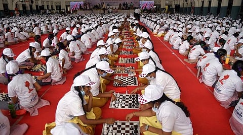 ஒரே நேரத்தில் 2,140 மாணவ, மாணவிகளுக்கு ‘செஸ்' பயிற்சி - விழிப்புணர்வு ஏற்படுத்த திருச்சியில் உலக சாதனை