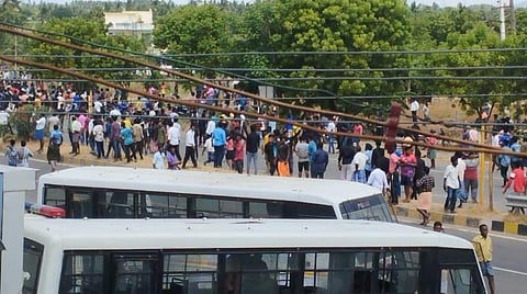 மாணவிக்கு நீதி கேட்டுப் போராட்டம் - சின்னசேலம் கலவரத்தின் பின்னணி