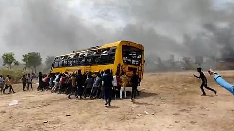 சின்னசேலம் பள்ளி மாணவி பலியான விவகாரம் | உள்துறை செயலர், டிஜிபி சம்பவ இடத்திற்கு விரைந்தனர்