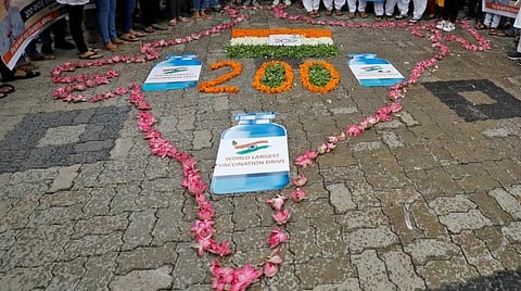 18 மாதங்களில் மக்களுக்கு 200 கோடி டோஸ் தடுப்பூசி செலுத்தி சாதனை: ஒப்பிட முடியாத வேகம் என பிரதமர் மோடி பெருமிதம்