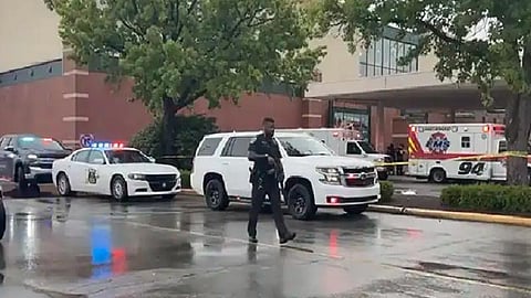 அமெரிக்காவில் ஷாப்பிங் மாலில் துப்பாக்கிச் சூடு: 3 பேர் பலி; மர்மநபர் சுட்டுக் கொலை