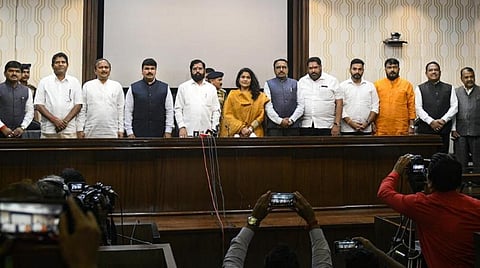 சிவசேனா அதிருப்தி எம்.பி.க்கள் மக்களவை சபாநாயகருடன் சந்திப்பு - தனி அணியாக செயல்பட போவதாக அறிவிப்பு