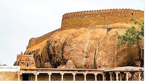 திருமயத்தில் அருளும் சிவன், விஷ்ணு குகைக் கோயில்கள்