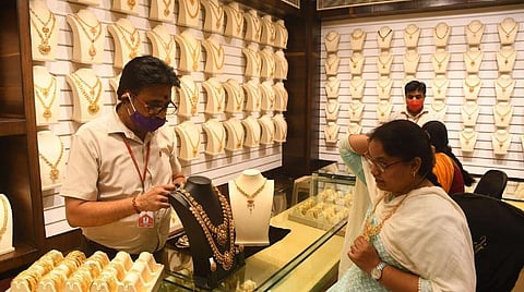 தங்கம் விலை குறைவு: இன்றைய நிலவரம் என்ன?