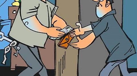 எடப்பாடி அருகே முகமூடி கொள்ளையர்கள் நள்ளிரவில் வீடு புகுந்து ரூ.1.25 லட்சம் திருட்டு