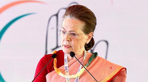 சோனியா காந்தி குறித்து அவதூறு கருத்து: பாஜகவுக்கு காங்கிரஸ் கண்டனம்