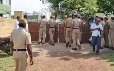 அரசு உதவி பெறும் பள்ளி விடுதி அறையில் பிளஸ் 2 மாணவி தற்கொலை - சிபிசிஐடி விசாரணை