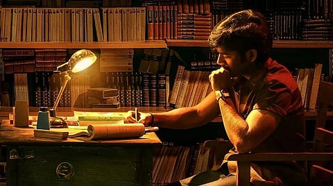 தனுஷின் ‘வாத்தி’ ஃபர்ஸ்ட் லுக் வெளியானது; பிறந்த நாள் ஸ்பெஷலாக நாளை டீசர் ரிலீஸ்