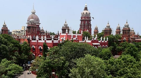 சரக்கு வாகனப் பதிவு, தகுதிச் சான்று புதுப்பித்தல் கட்டண உயர்வுக்கு எதிரான வழக்கு: மத்திய, மாநில அரசுகள் பதிலளிக்க ஐகோர்ட் உத்தரவு