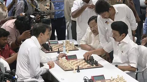 மாமல்லபுரத்தில் செஸ் விளையாடிய முதல்வர் மு.க.ஸ்டாலின்