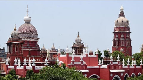 அடையாறு ஆற்றங்கரை ஆக்கிரமிப்புகளை அகற்ற நடவடிக்கை: உயர் நீதிமன்றத்தில் தமிழக அரசு தகவல்