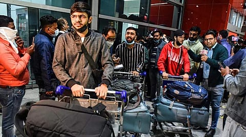 உக்ரைன் மற்றும் சீன மருத்துவ கல்லூரிகளில் இறுதி ஆண்டு படித்த இந்திய மாணவர்கள் எப்எம்ஜி தேர்வு எழுத அனுமதி