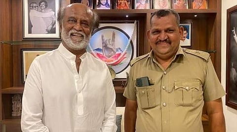 ‘நீங்கதான் ரியல் சூப்பர் ஸ்டார்’ - பாதுகாப்பு கொடுத்த போலீஸாரை வீட்டுக்கு அழைத்து ரஜினி பாராட்டு