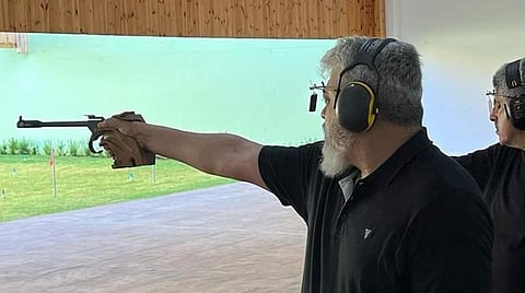 துப்பாக்கிச் சுடுதலில் 4 தங்கம், 2 வெண்கலம் - தென்னிந்திய அளவிலான போட்டிகளில் பங்கேற்க நடிகர் அஜித் தகுதி