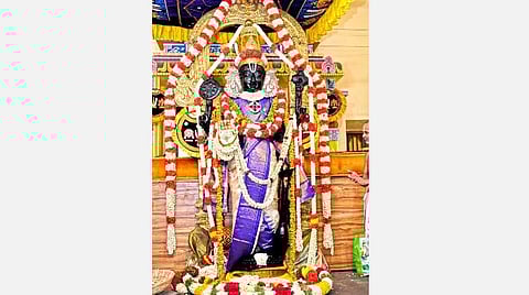 அத்தி வரதர் நின்ற கோலம் முதல் நாள்: காஞ்சிபுரம் வரதராஜப் பெருமாள் கோயிலில் நின்ற கோலத்தில் காட்சி அளித்த அத்திவரதர்