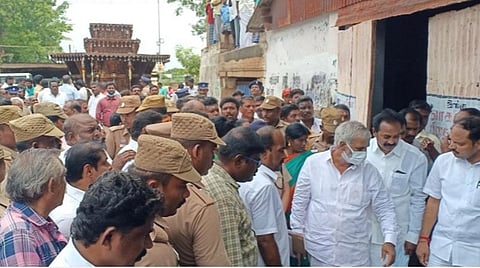 “தேர் உறுதித் தன்மையோடு இல்லை...” - புதுக்கோட்டை தேர் விபத்து குறித்து அமைச்சர் சேகர்பாபு நேரில் ஆய்வு