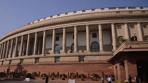 இடம்பெயர்ந்த பழங்குடி மக்களின் நிவாரணம் குறித்த விவரம் இல்லை: மத்திய அரசு கைவிரிப்பு