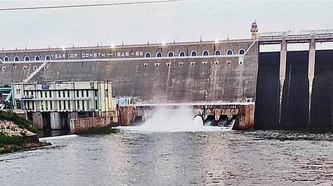 பவானிசாகர் அணை நீர்மட்டம் 101 அடியாக உயர்வு: கரையோர மக்களுக்கு வெள்ள அபாய எச்சரிக்கை