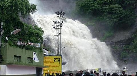 ஆக.4 வரை அதிக கனமழை எச்சரிக்கை: குற்றாலம் அருவிகளில் குளிக்கத் தடை