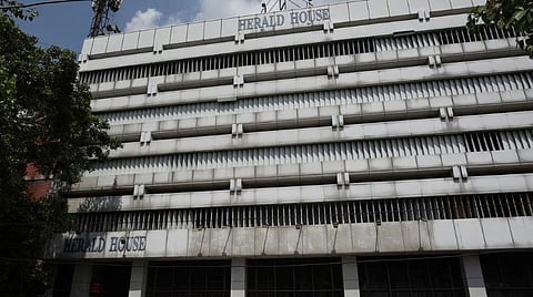 நேஷனல் ஹெரால்டு அலுவலகம் உட்பட 12 இடங்களில் அமலாக்கத்துறை சோதனை - காங்கிரஸ் தொண்டர்கள் போராட்டம்